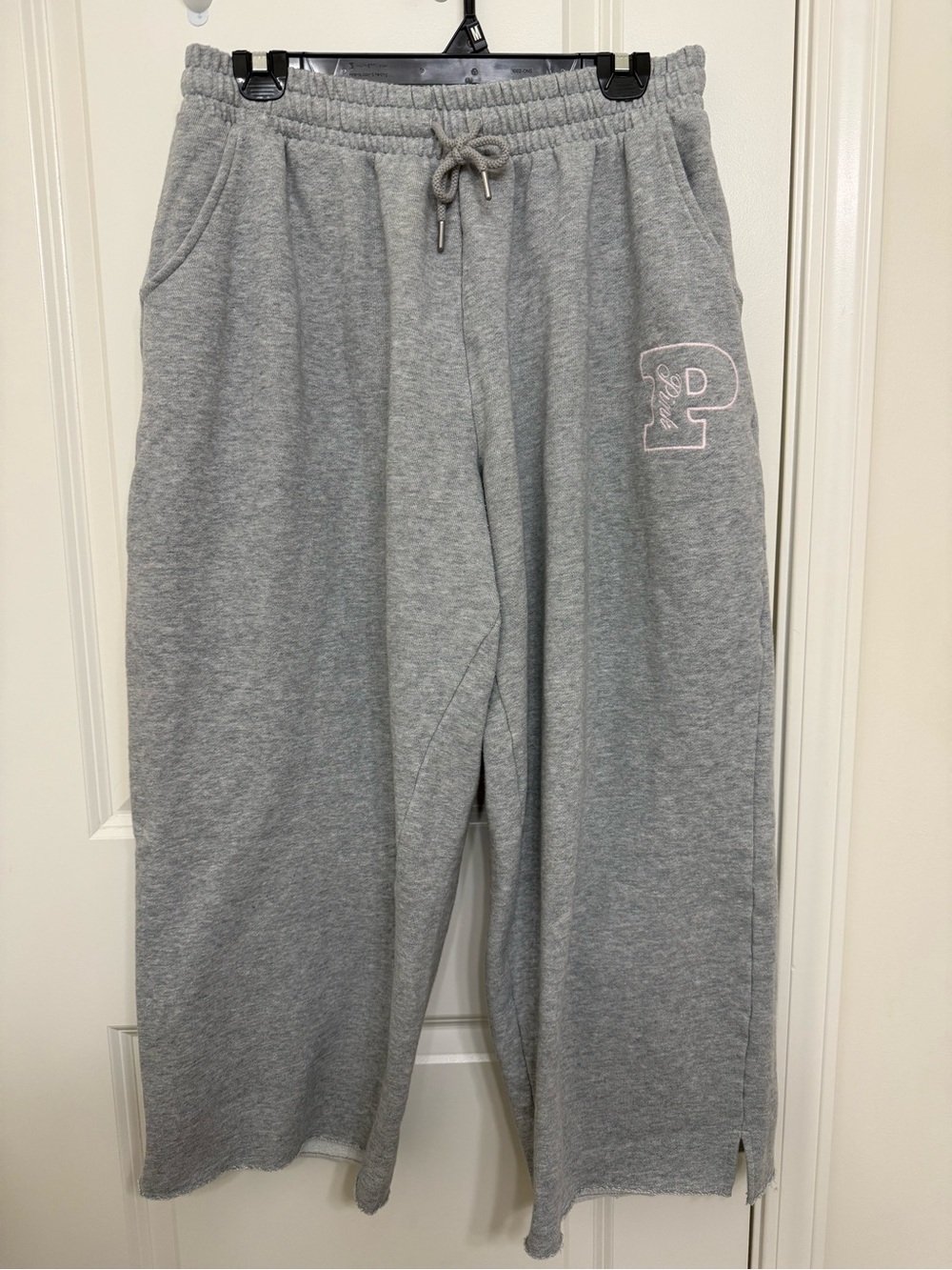VS Pink Campus Fleece Wide Leg Split Hem Sweatpants, Color Heather Gray Hoilday.